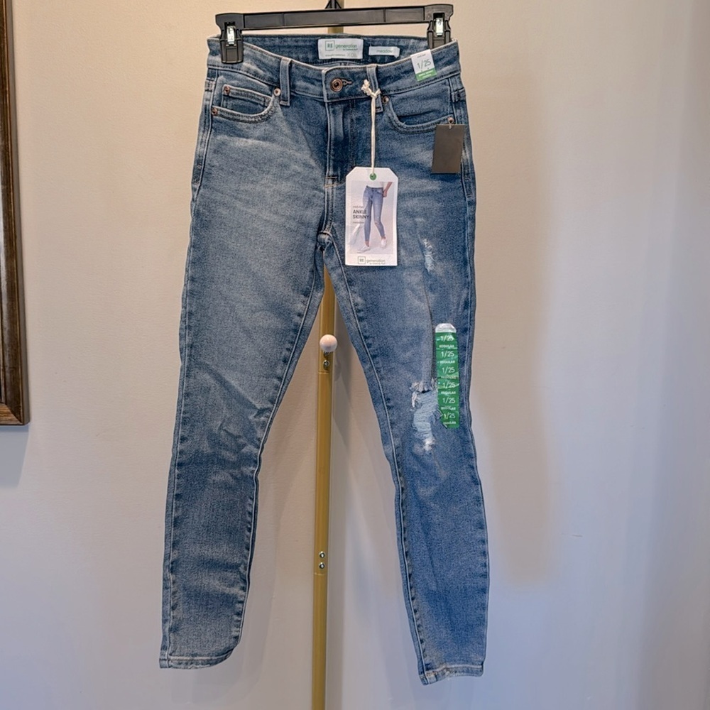 Celebrity pink mid-rise ankle skinny meadow denim distressed jeans NWT 1/25